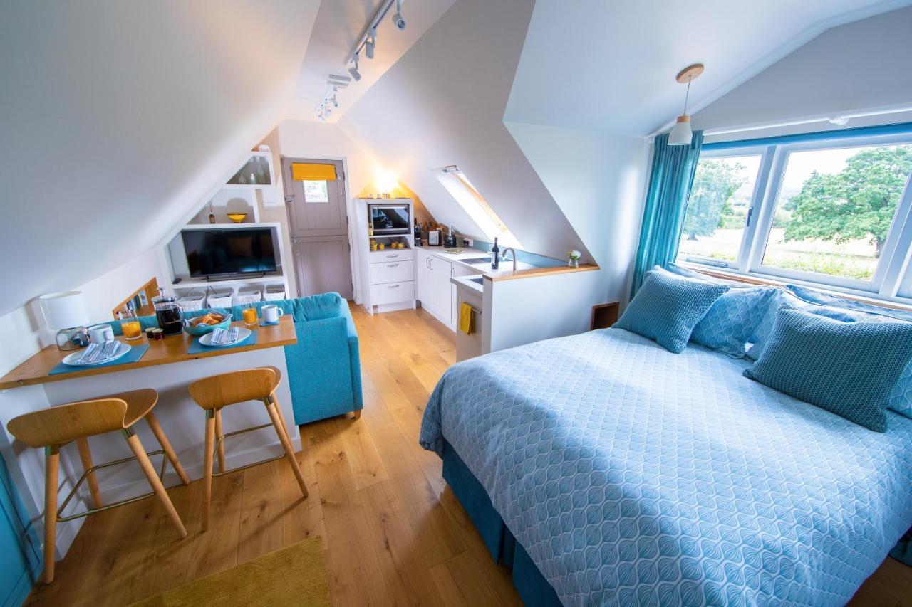The Loft At The Little Elms Lägenhet Motcombe Exteriör bild